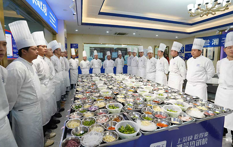 遵義市學廚師，首選新東方烹飪學校 專業技能與餐飲管理并重