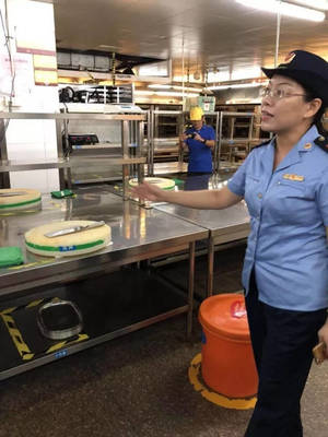 走進企業(yè)餐廳后廚 慈溪公眾開放日揭開餐飲管理新篇章